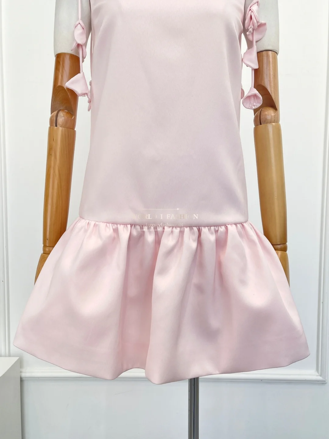 

2025 New High Quality Sweet Pink Sleeveless Bud Mini Dress for Women