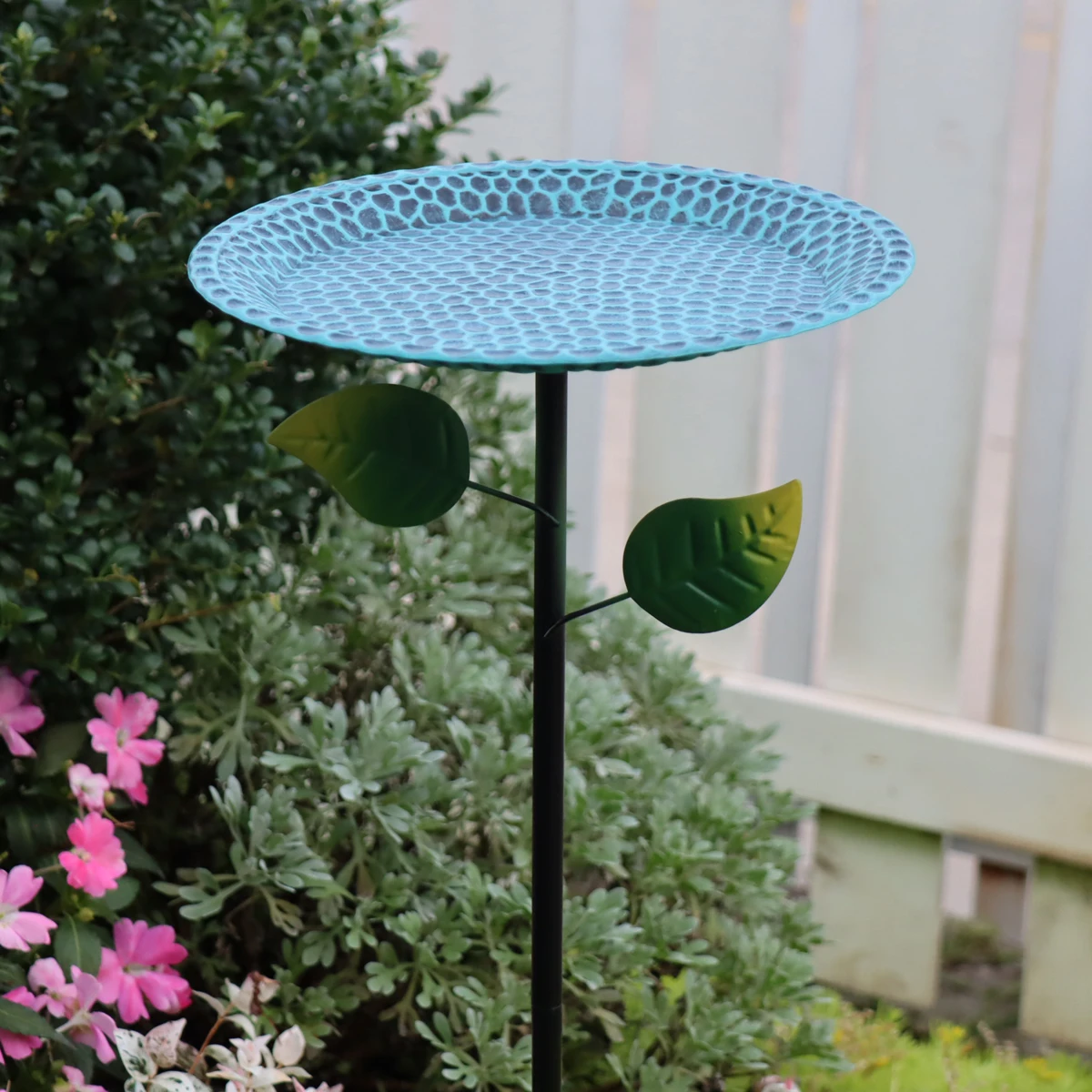 A Wrought Iron Bird Bath and Feeder, Dual-Purpose, Rust-Proof for Outdoor Use, with 5 Stable Legs, Garden and Yard Decoration, Bird Drinking and Bathing Station, Easy to Clean, Classic Garden Decoration, Outdoor Decoration, Durable Handmade Product, Holiday Decoration/Outdoor Bird Feeder/Basic Feeding Equipment/Outdoor Scene Decoration