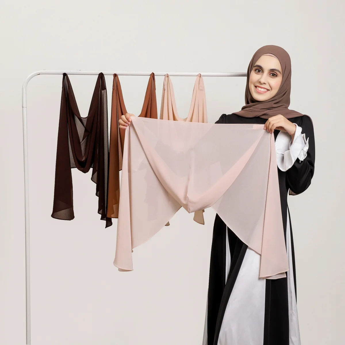 

Женский однотонный шарф Рамадана 2025, встроенный магнитный мусульманский шифоновый хиджаб, шали, повязка на голову, хиджабы, шарфы, женский платок, исламский