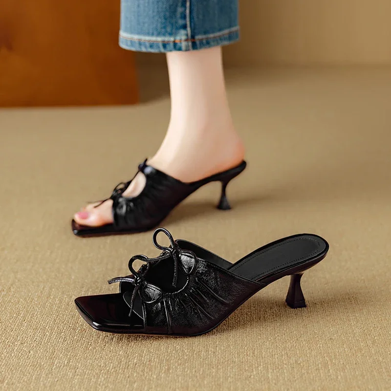 

Новинка 2023 года, летние женские сандалии из натуральной кожи, детская замша и овчины высотой 22-25 см, женская обувь, мятые туфли-мюли на высоком каблуке с узлом-бабочкой