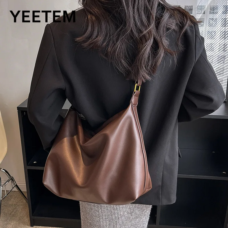 

Black Bag for Women Winter 2022 New Fashion High Capacity One Shoulder Crossbody Bag Casual Commuter Tote Bag