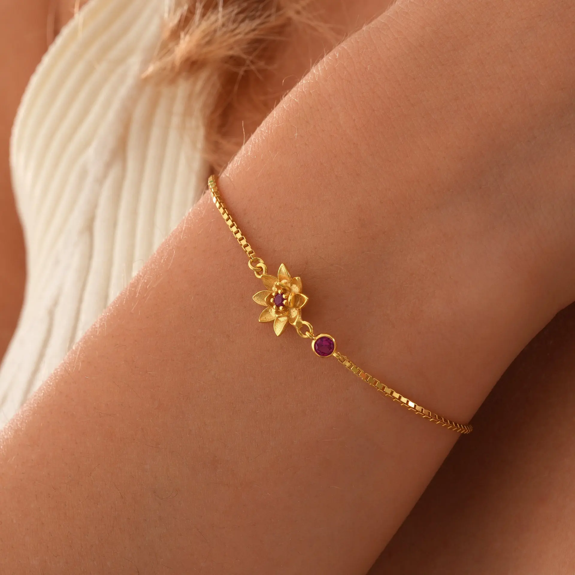 Pulsera personalizada con dije de flor de nacimiento: elegante joyería chapada en oro de 18 quilates con cristales brillantes, regalo para mujer e hija