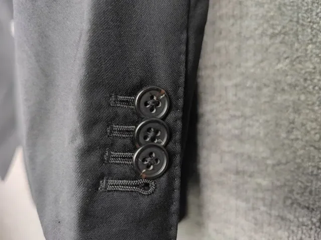 Paso a la elegancia en nuestra Chaqueta de traje para hombre. Artesanía exquisita, diseño atemporal, te hace resaltar 6143