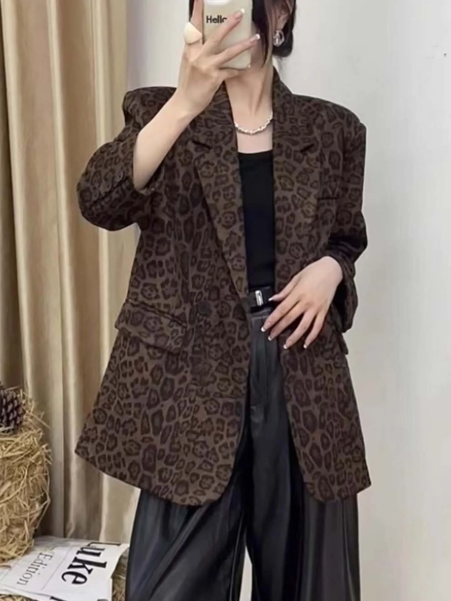 ชุดสูทลายเสือดาวแขนยาวสำหรับผู้หญิง รุ่นใหม่สำหรับฤดูใบไม้ร่วง สไตล์ลำลองอเนกประสงค์ แมทช์ได้ทุกฤดู เสื้อโค้ทแฟชั่นสำหรับผู้หญิง