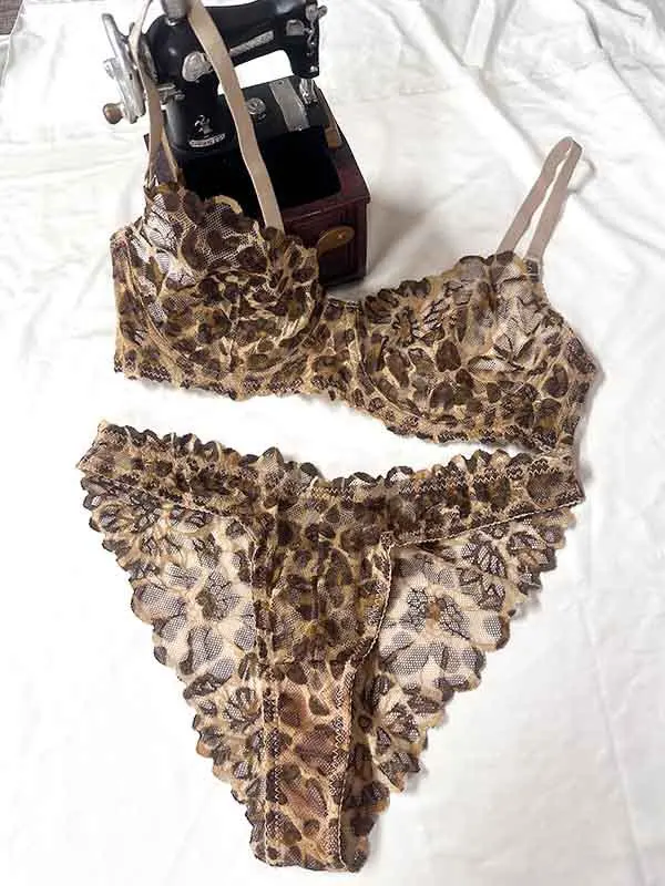 Sexy bra set deep V leopard print ultra-thin lace underwear female large breasts show small lingerie pants