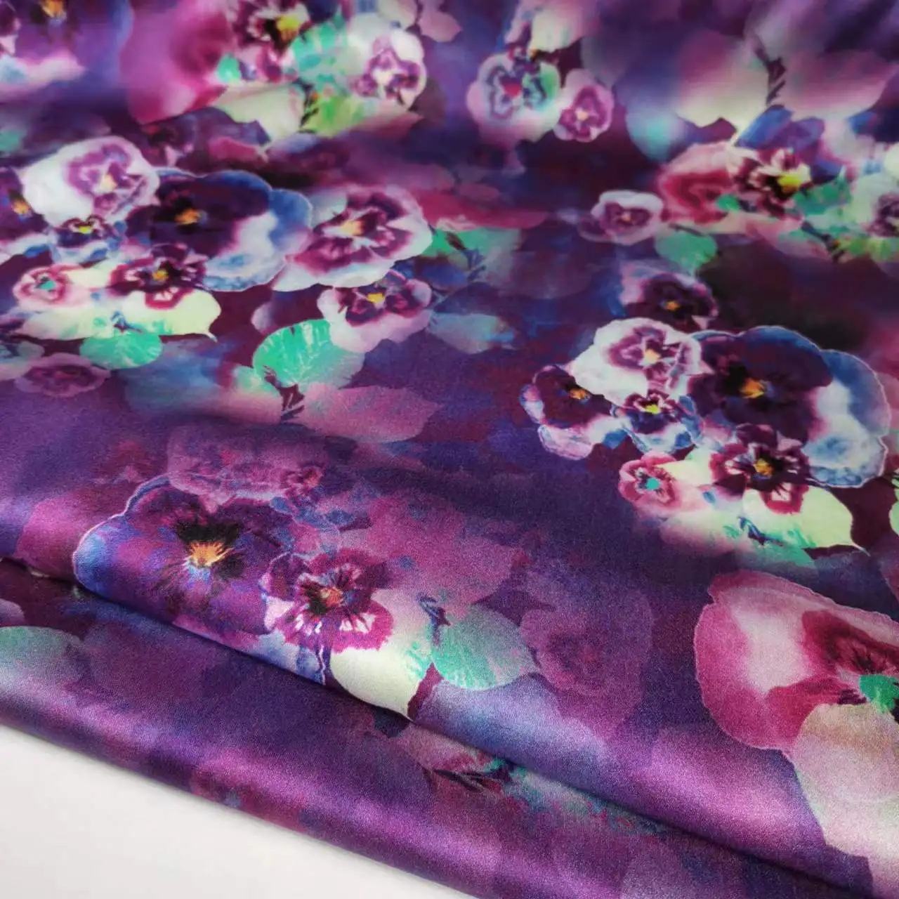 Big Sale Mulberry Silk 19mm Stretchy Charmeuse Fabric Glossy Qualified 100% Breathable Material