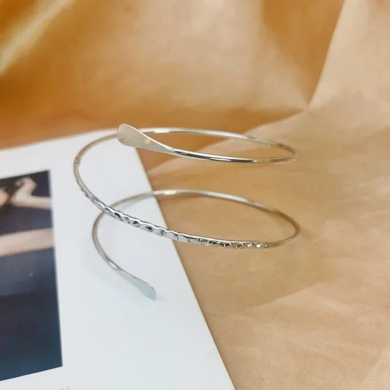 سوار وسوار وسوار على شكل ذراع علوي مفتوح من سبيكة فاسق للنساء، إكسسوار أزياء قابل للتعديل للنساء