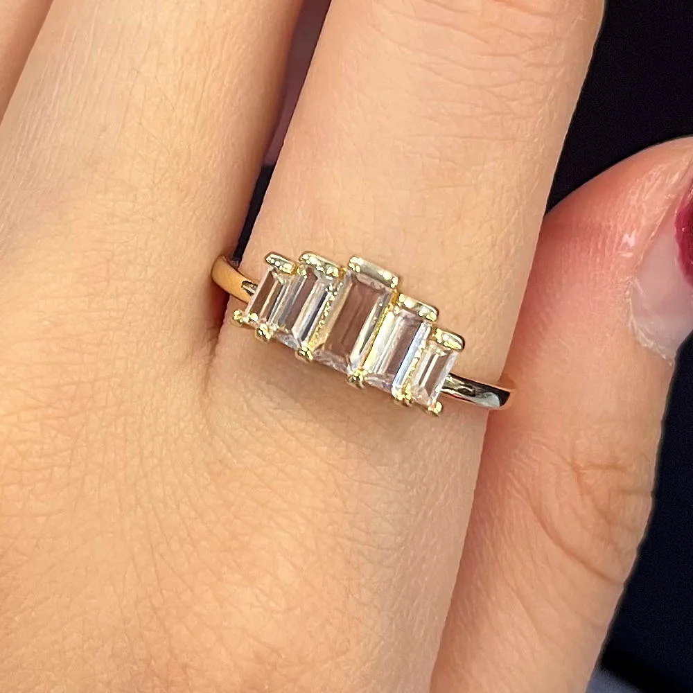 Huitan New Gold Color Finger Ring for Women Inlaid Dazzling Crystal CZ Stone Simple Stylish Lady Rings Party Fashion Jewelry