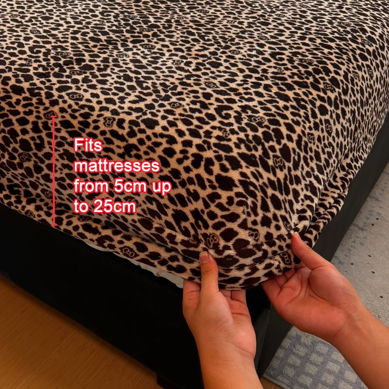 Leopard Print Flannel Fitted Sheet, Cozy Fuzzy Warm Plush Mattress Cover, Non-Shedding Secure Fit No Shifting Bed Sheet Winter