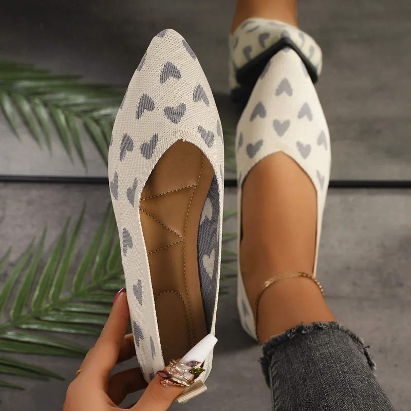حذاء مسطح بمقدمة مدببة مقاس كبير لعام 2025 للنساء، حذاء محبوك منخفض القطع مسامي مع نعل ناعم، حذاء مريح للأم