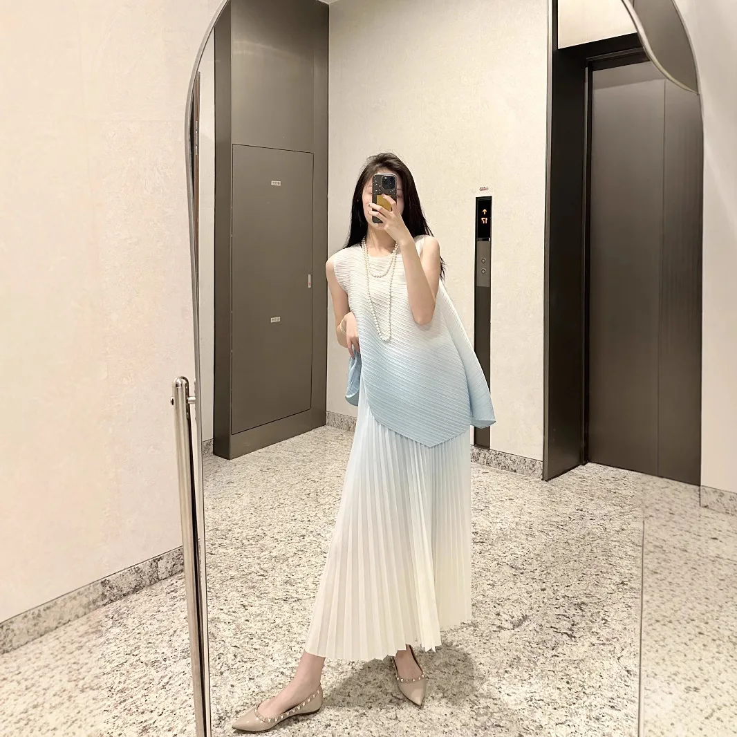 ミヤケ 2025 夏新作 レディース スーツ ノースリーブ ラウンドネック トップス + ハイウエスト プリーツ グラデーションカラー ハーフ丈スカート ツーピースセット