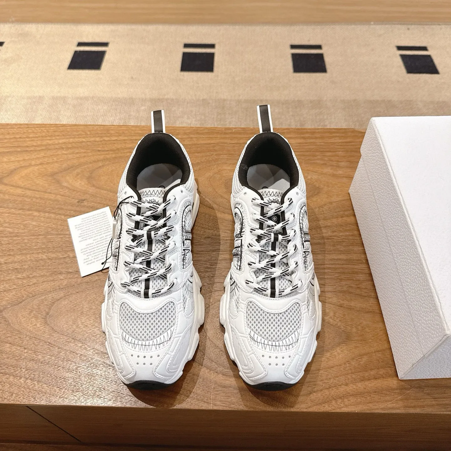 

Classic Trendy Leather Round-Toe Lace-Up Comfortable Breathable Women's Shoes Everyday & Outdoor Men's Casual Sneakers