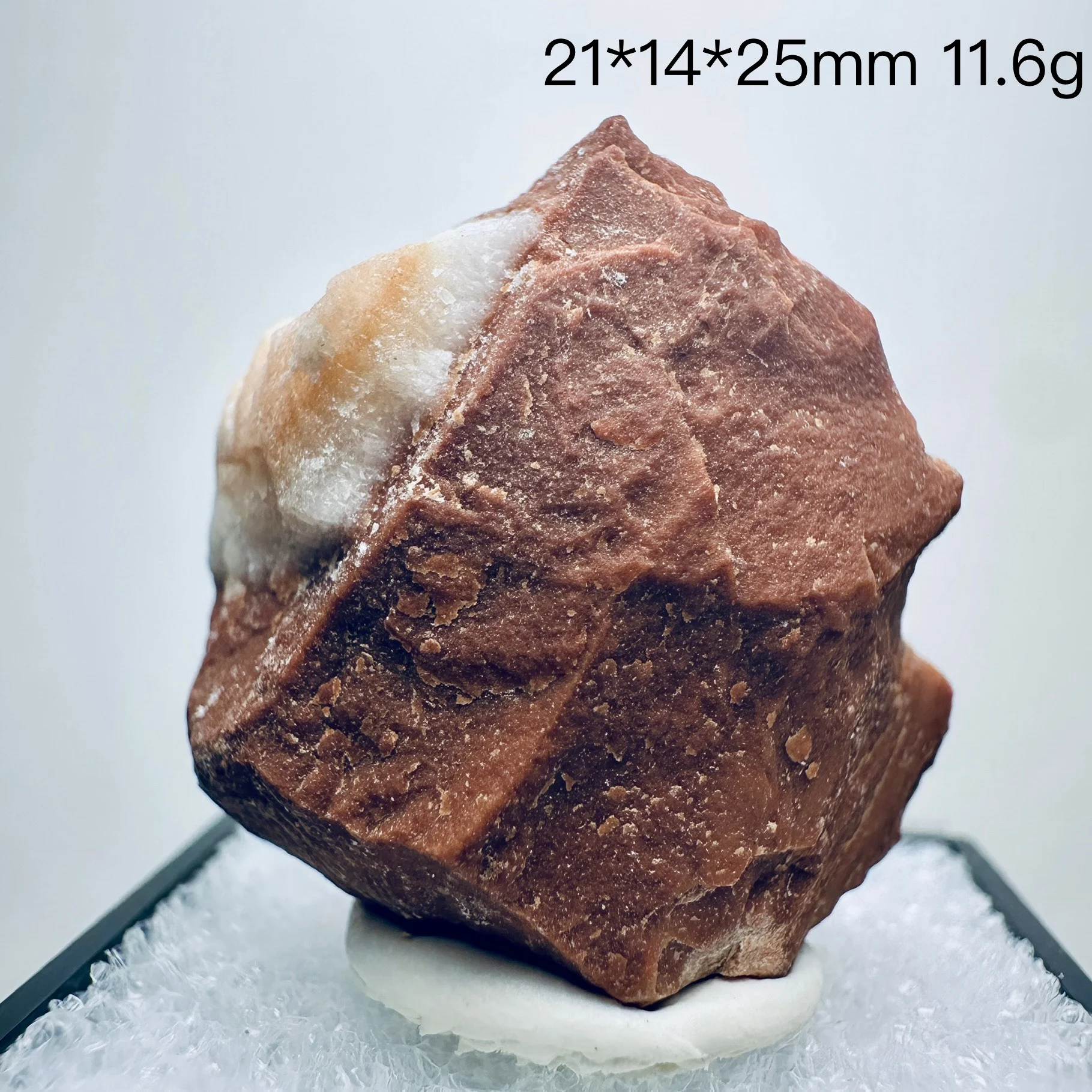 Natural material, Yunnan red vein stone, crystal mineral specimen, mineral collectible, fluorite, crystal cluster, quartz cluste