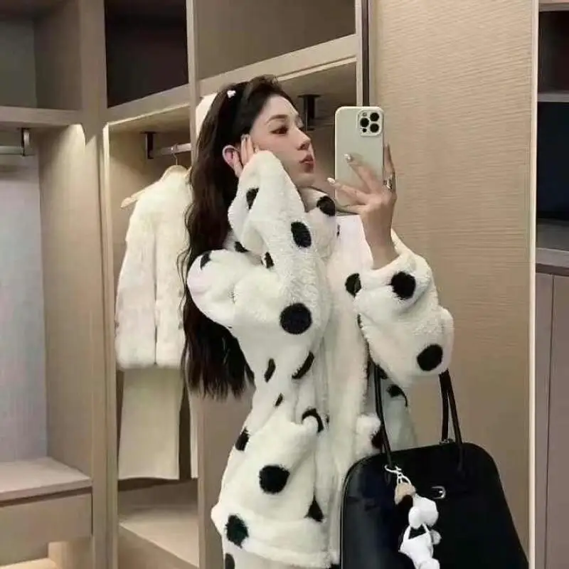 ملابس نسائية طقم بيجامات منزلية منقطة يمكن ارتداؤها كملابس خارجية مبطنة بالصوف موضة الخريف السميكة الدفء