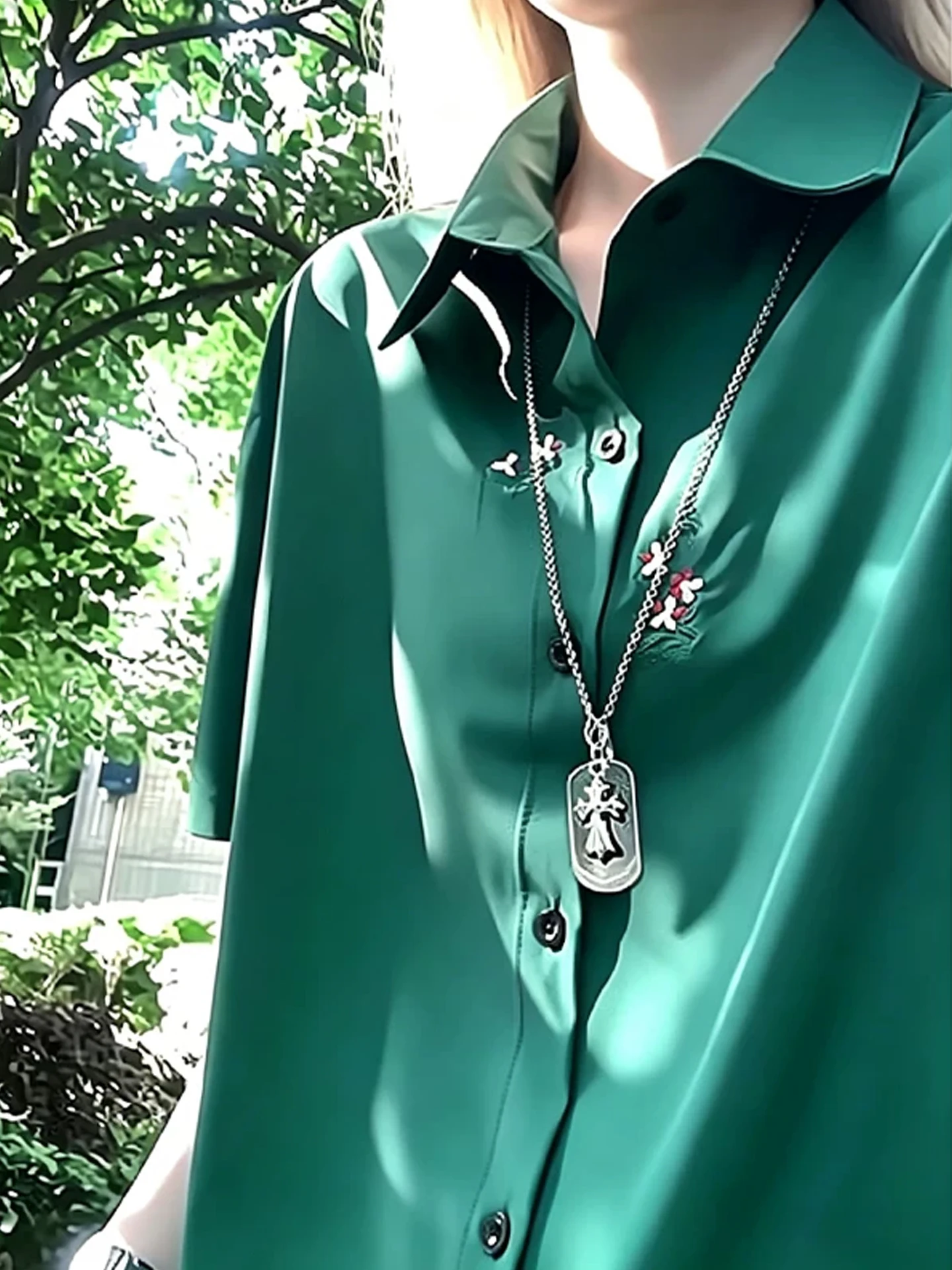 

Loose Fit Ice Silk Short Sleeve Men's Shirt Floral Embroidery Cool Feeling Breathable Casual Style Summer Fashionable Shirt