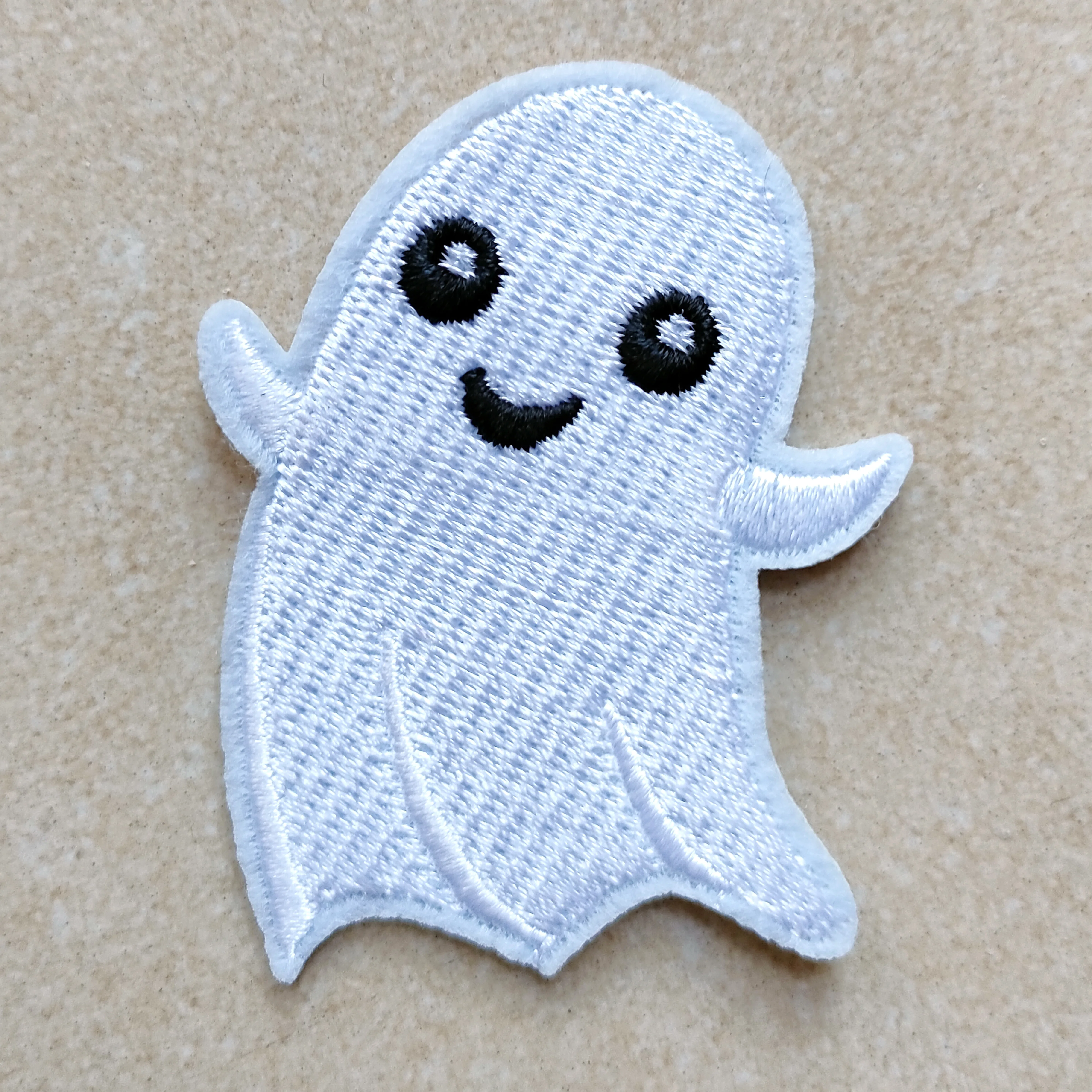 

GHOST HALLOWEEN Iron On Patch Scary Ghosts Sewing Embroidered Applique thermocollan Hippie Patch ワッペン