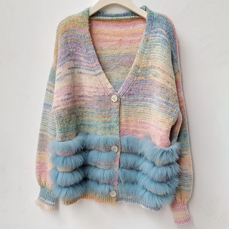 เสื้อคาร์ดิแกนถักไหมพรมผู้หญิง คอลเลคชั่นฤดูใบไม้ร่วง ปี 2025 แต่งขนสุนัขจิ้งจอกแท้ลายทาง แขนยาว แฟชั่น คอวี แต่งขอบขนสุนัขจิ้งจอกแท้