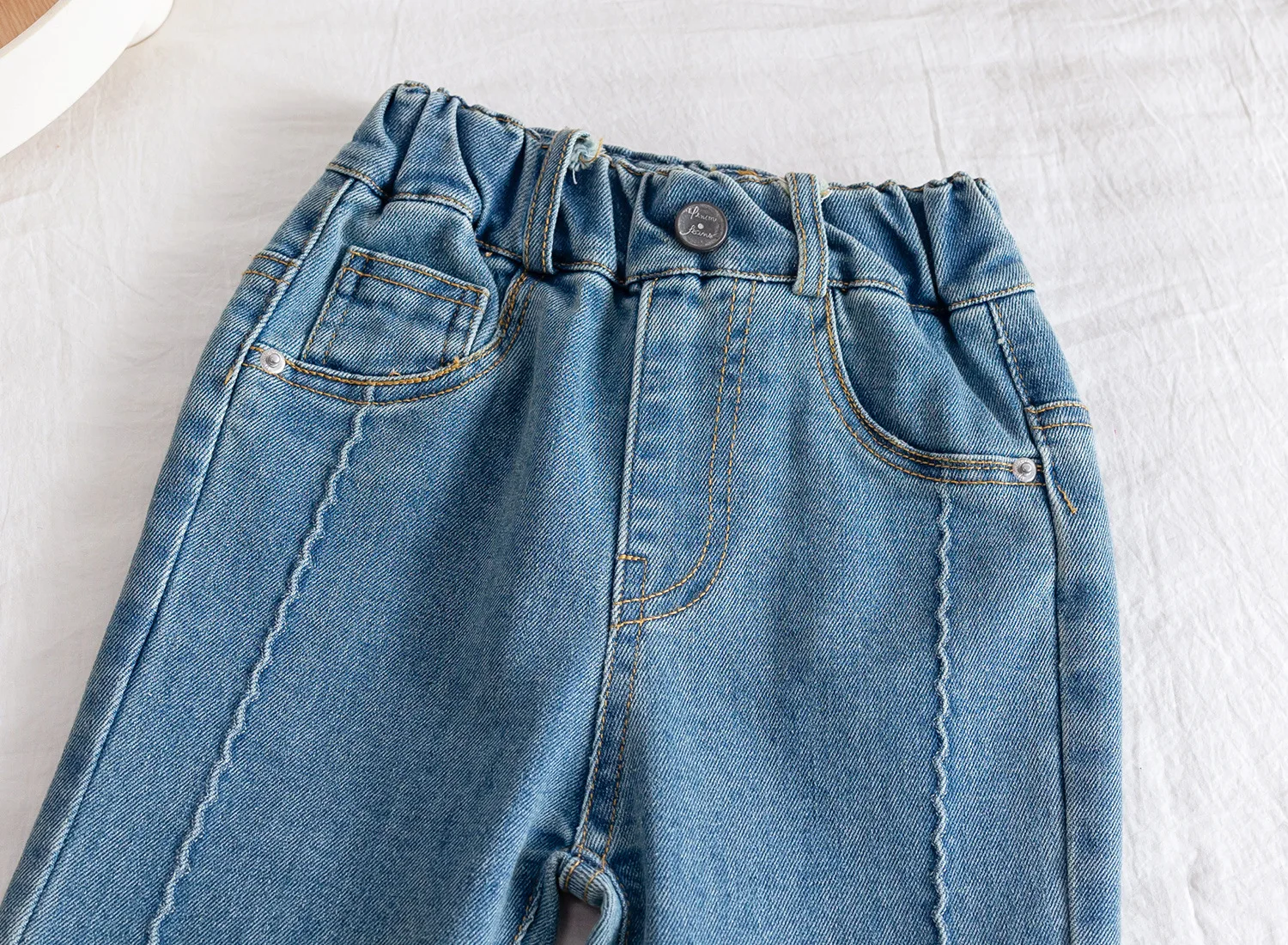 Lockere, ausgestellte Babyhose für Frühling und Herbst, dehnbare, lange Hose für Mädchen, weiche, lässige Jeanshose, trendige Hose für Schülerinnen, Kinder. – Detail 3