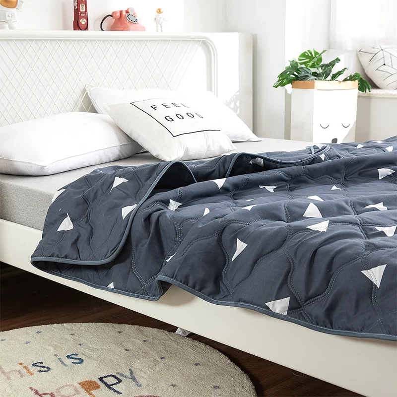 Dark Blue Summer Quilt with White Triangle Lightweight Breathable Cotton Comforter for Summer Bedroom