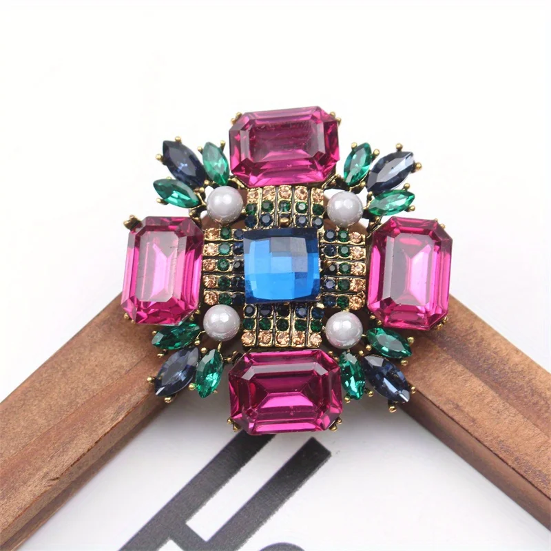 Upscale Vintage Classic Court Style Geometric Rhinestone Brooch Fashion Coat Suit Pin with Accessories
