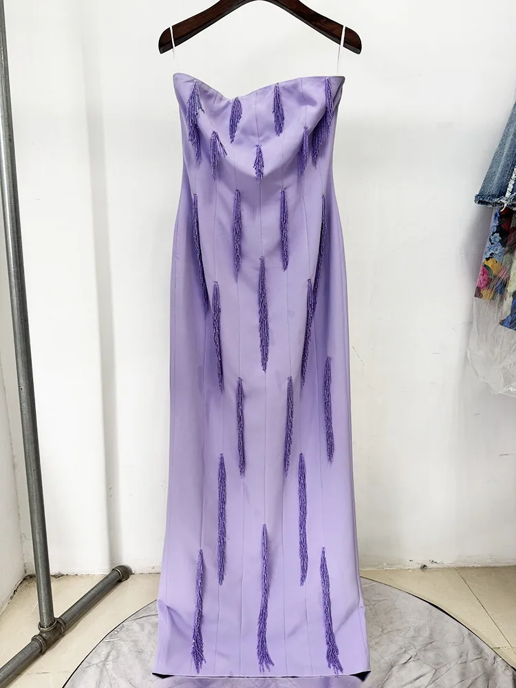 أحدث صيحات الموضة لعام 2025 من HIGH STREET فستان طويل ماكسي مطرز بشراشيب ملفوف عند الصدر