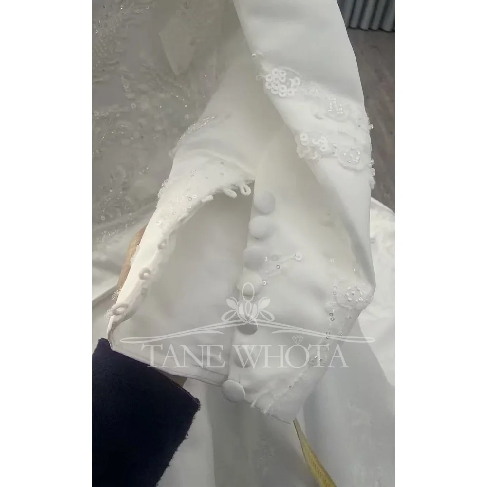 긴 소매가 있는 플러스 사이즈 끈이 없는 웨딩 드레스 레이스업 백 아플리케 비즈 장식 스팽글 맞춤형 신부 가운