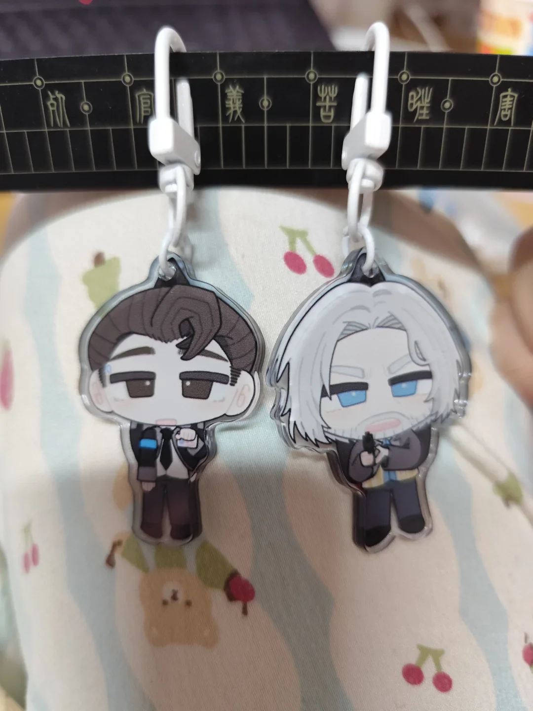 Detroit Become Human-Llavero de Anime de la serie colgante, bonito llavero Ita, adorno para bolso, versión Q, llavero acrílico, accesorios de regalo