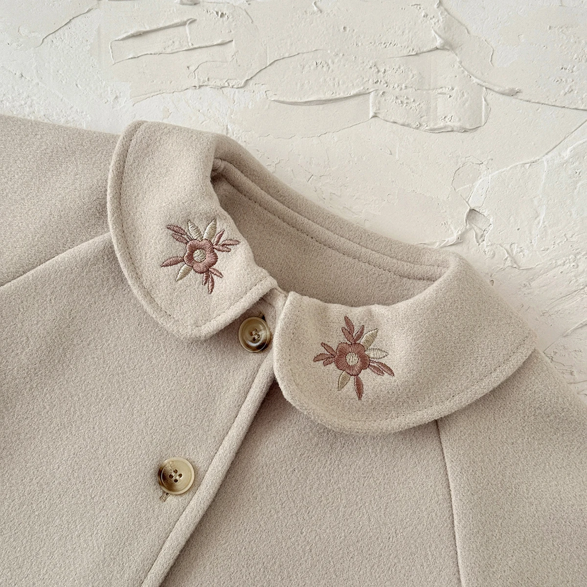 2026 Neue Baby-Wolljacke mit niedlichem Sonnen-Stickerei-Kragen, warm, Beige/Kamel, Oberbekleidung für Kleinkinder, Herbst-Winter-Jacke – Detail 4