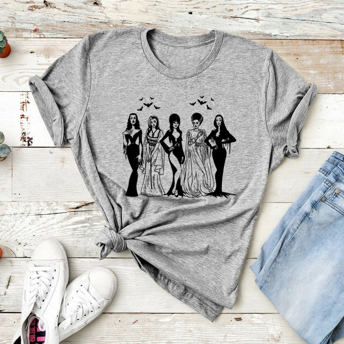 

Spooky Girls T-Shirt Halloween Friends Squad T Shirt Cute Halloween Tee Women Short Sleeve Graphic T Shirts Vampire Shirt Top