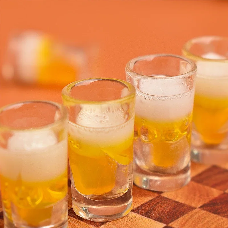 10 個ミニチュアおもちゃキッチンビール飲料カップマグアクセサリードリンクモデルおもちゃワインマグおもちゃドールハウスの装飾