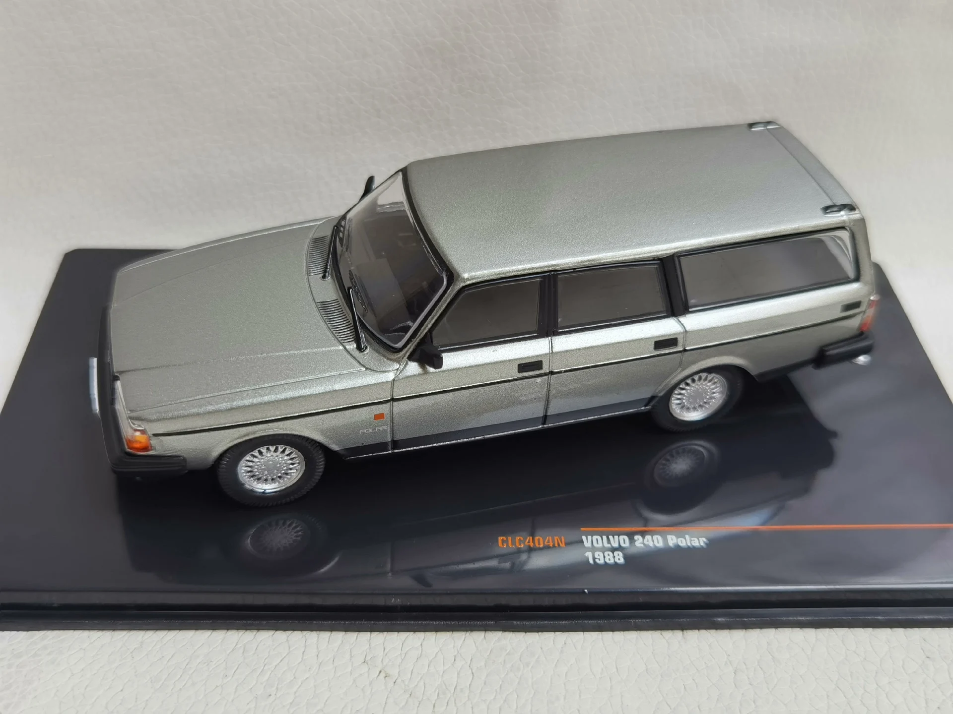 

Diecast IXO 1/43 Scale VOLVO 240 POLAR 1988 Volvo Estate Alloy Car Model Collectible Toy Gift Souvenir Display Ornament