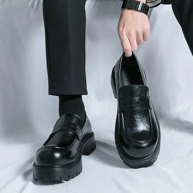 Business formal chunky sole shoes. British style meets workwear charm. Big toe cap, stylish and comfortable.