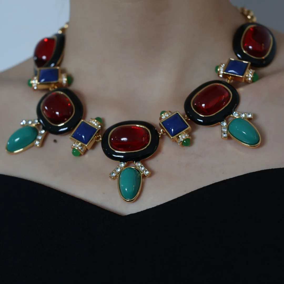 

Middle aged exaggerated oversized colored glass necklace retro vintage collarbone chain for women