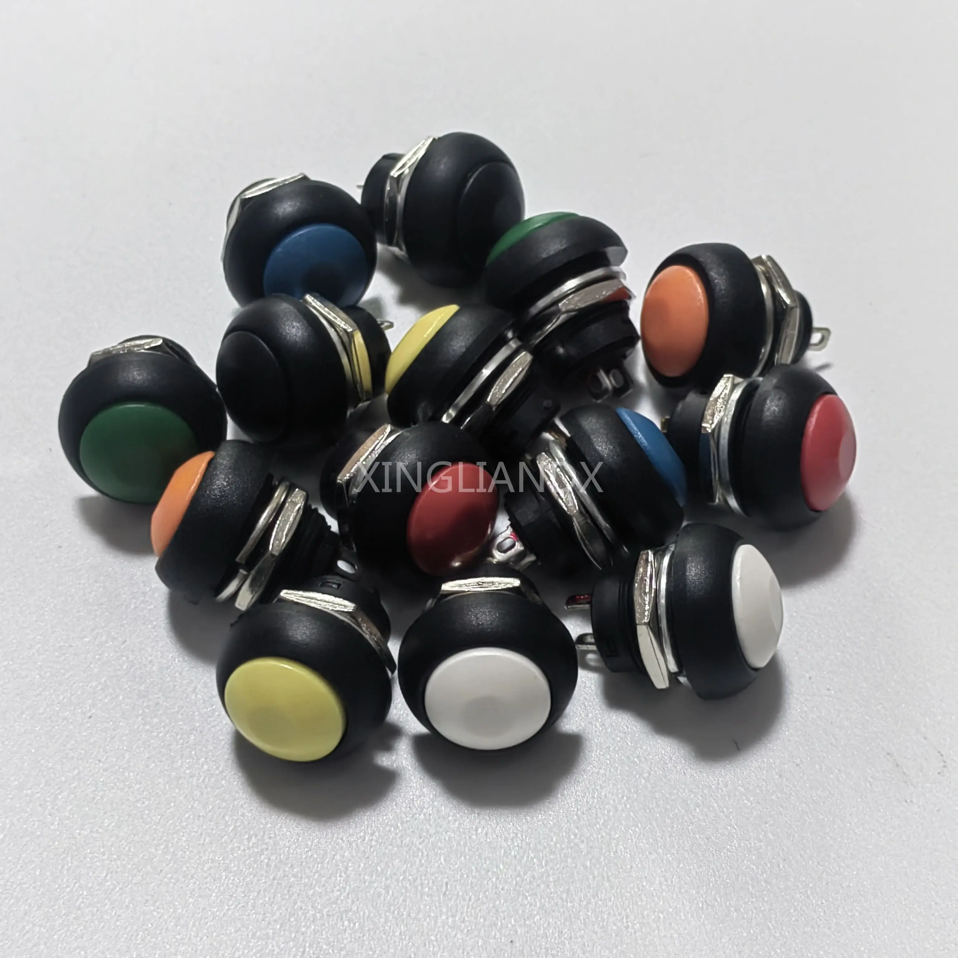 PBS-33B 2PIN 12 مللي متر تيار مستمر التيار المتناوب 3A/125 فولت 1A/250 فولت البلاستيك جولة الذاتي إعادة تعيين مفاتيح زر قفل