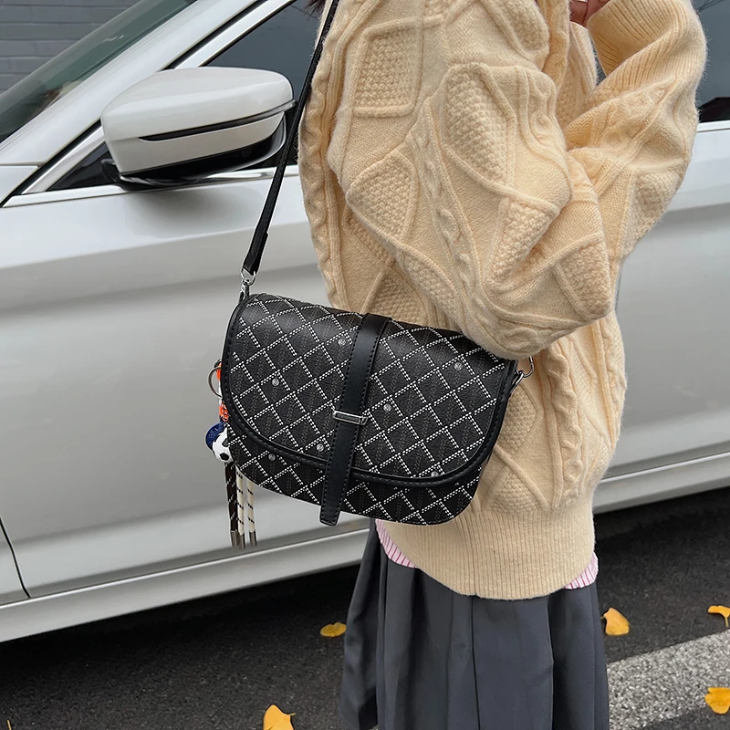 

Luxury design women's buckle shoulder bag, modern trend women's crossbody bag, classic casual party handbag