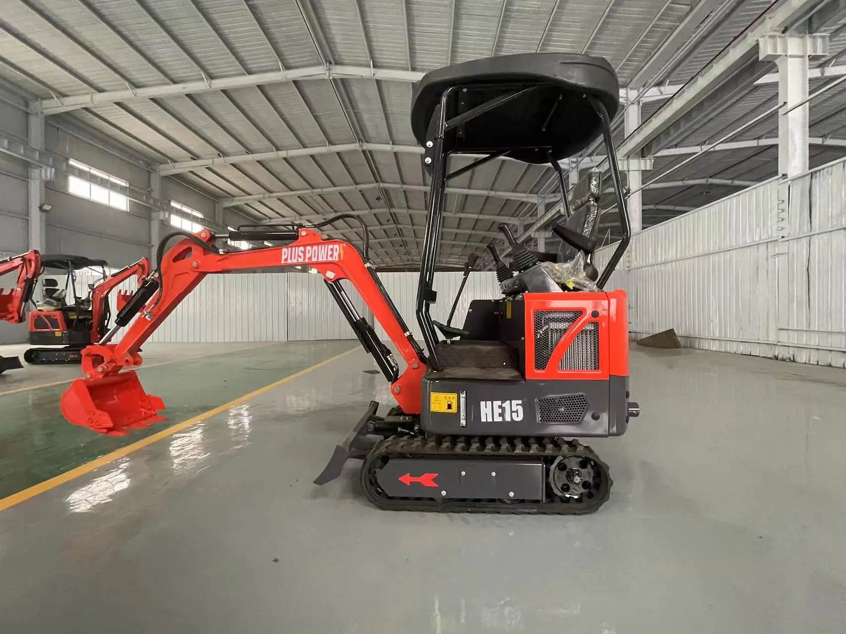 

Мини-экскаватор с функцией бокового поворота 1,5 тонны, лучшая цена на малый фермерский экскаватор гусеничного типа.