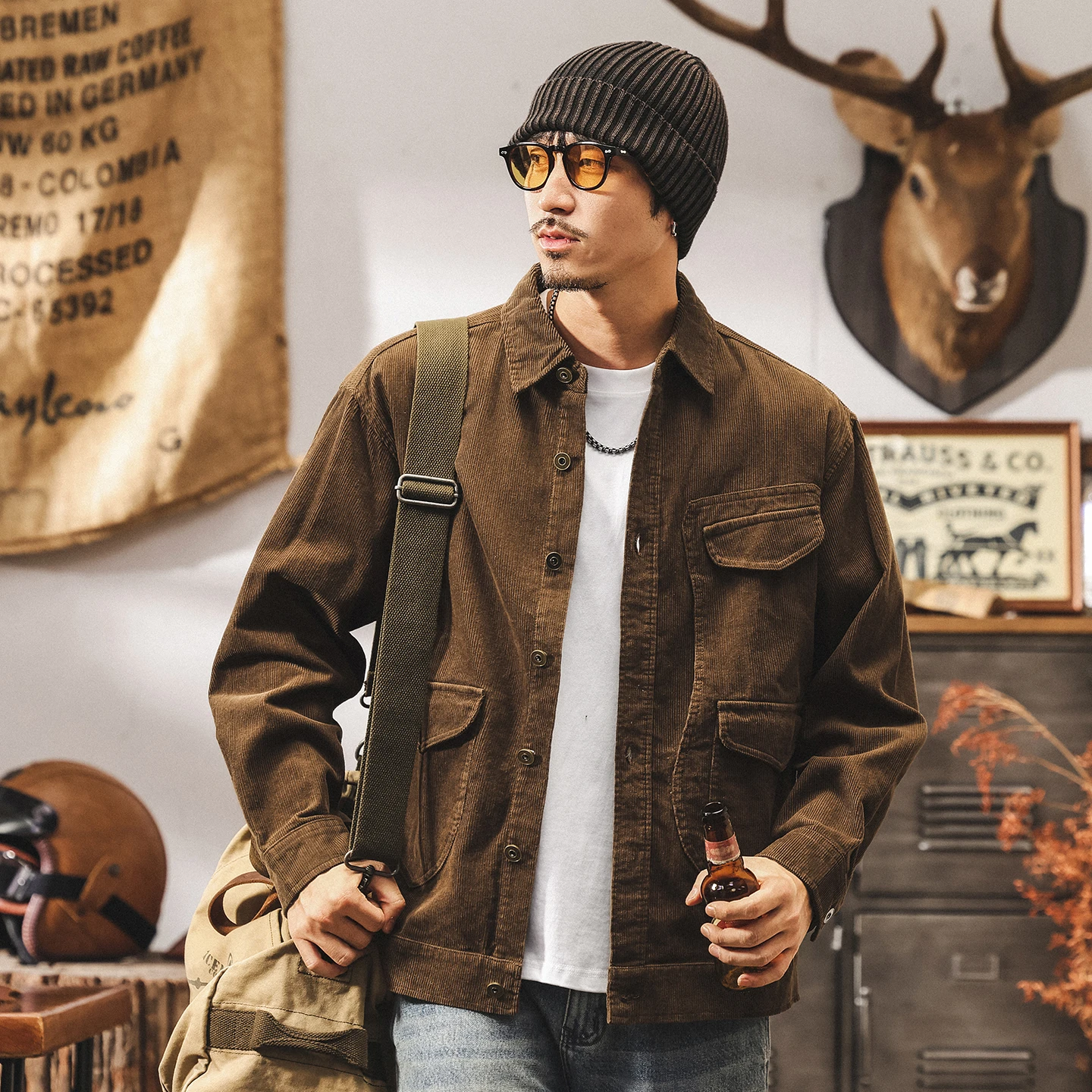 

The new retro corduroy jacket from Men's Spring and Autumn is a trendy loose and casual workwear jacket