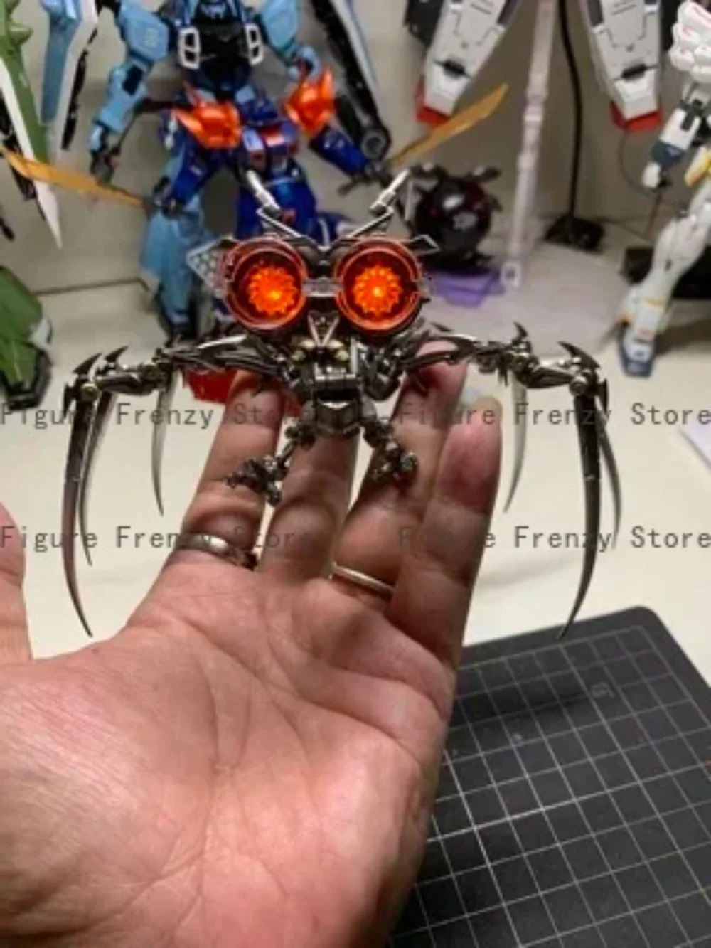 

В наличии: Трансформируемая игрушка-трансформер Scalpel Killerbody The Doctor Scalpe с LED-подсветкой, звуком и светом, подвижная модель - Коллекционное издание