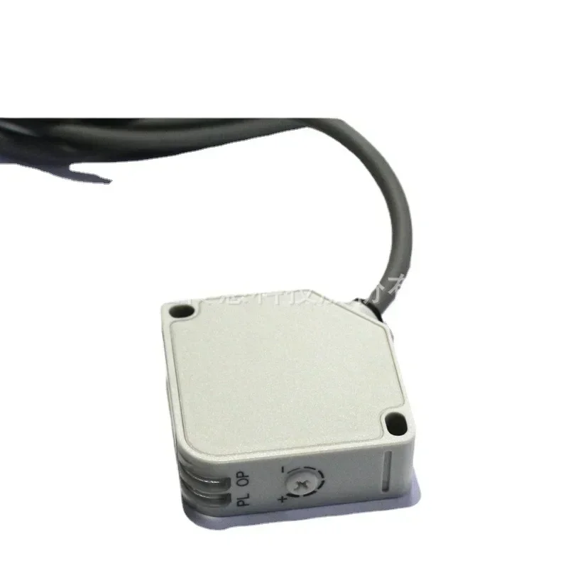 

PTE-TM60DFB Distance 60m Infrared LED Sensor Square Photoelectric Switch