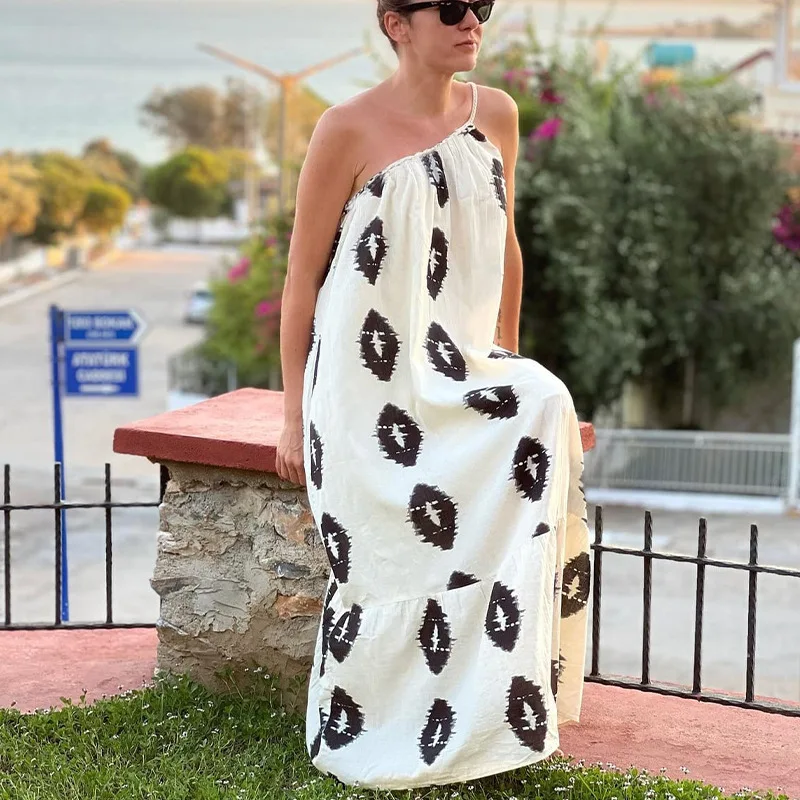 

Французское пляжное платье на одно плечо 2026 для женщин, свободного кроя, с завышенной талией, из полиэстера, для путешествий