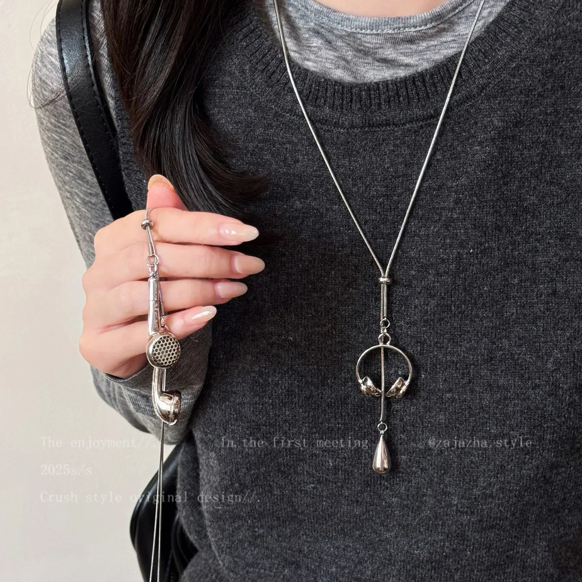 Creative Desiged Slide Earphone Pendant Necklace For Women Unisex Trendy Headphones Dangle Sweater Chain Casual Party Accessory