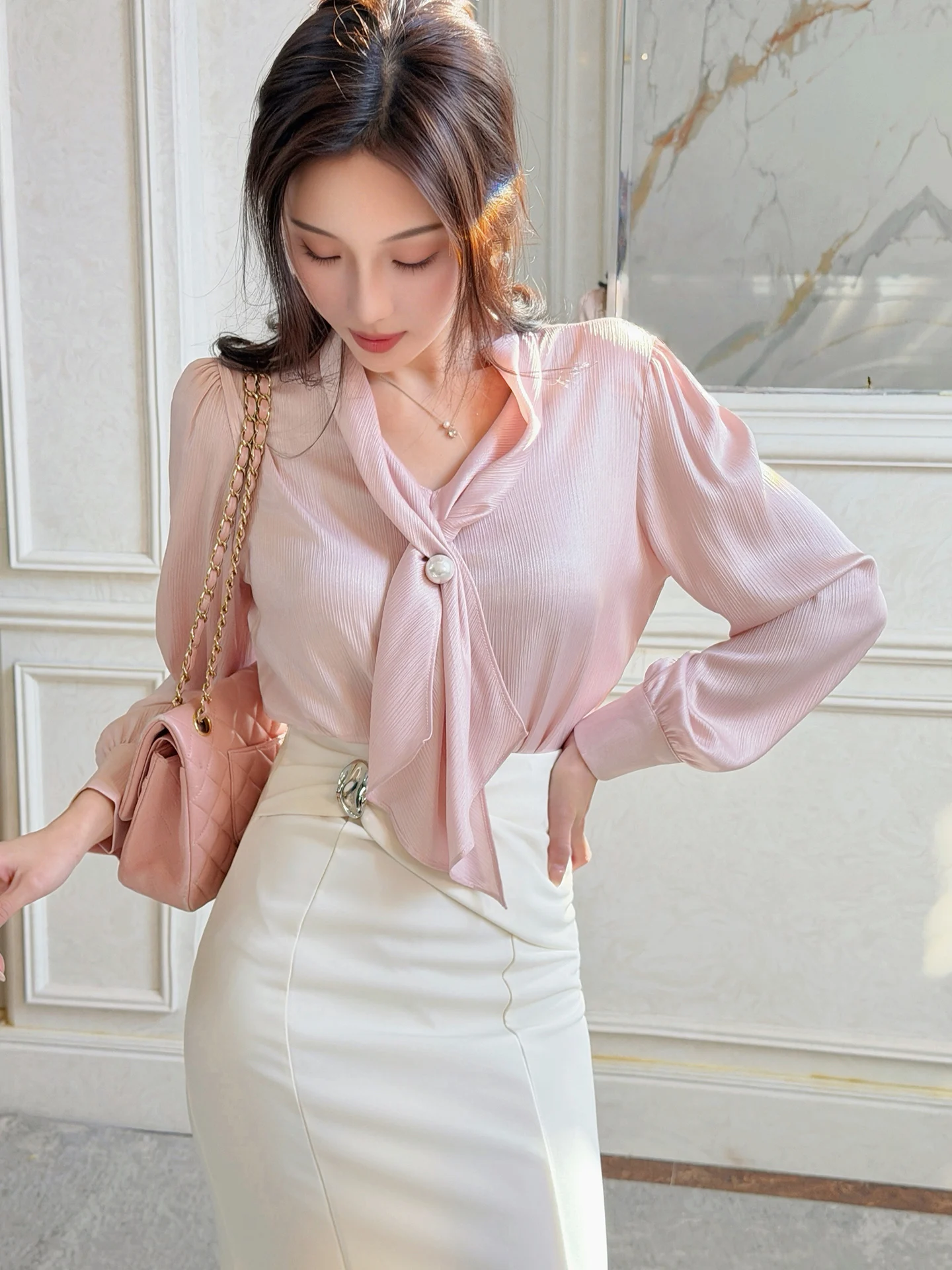 

Корейская блузка с воротником-шарфом и рукавами-фонариками из шифона для повседневной носки, с эффектом похудения, от MISS FLY