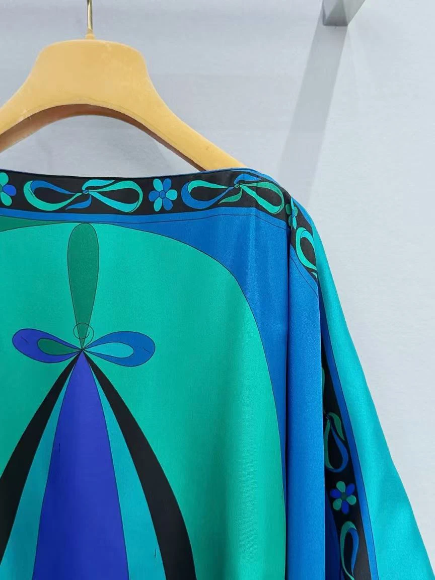 Classic Women's Green Cloaks with Designer Signature Letter Logo Beach Tops Luxury Design Women's Cover-ups Streetwear Beachwear view 3