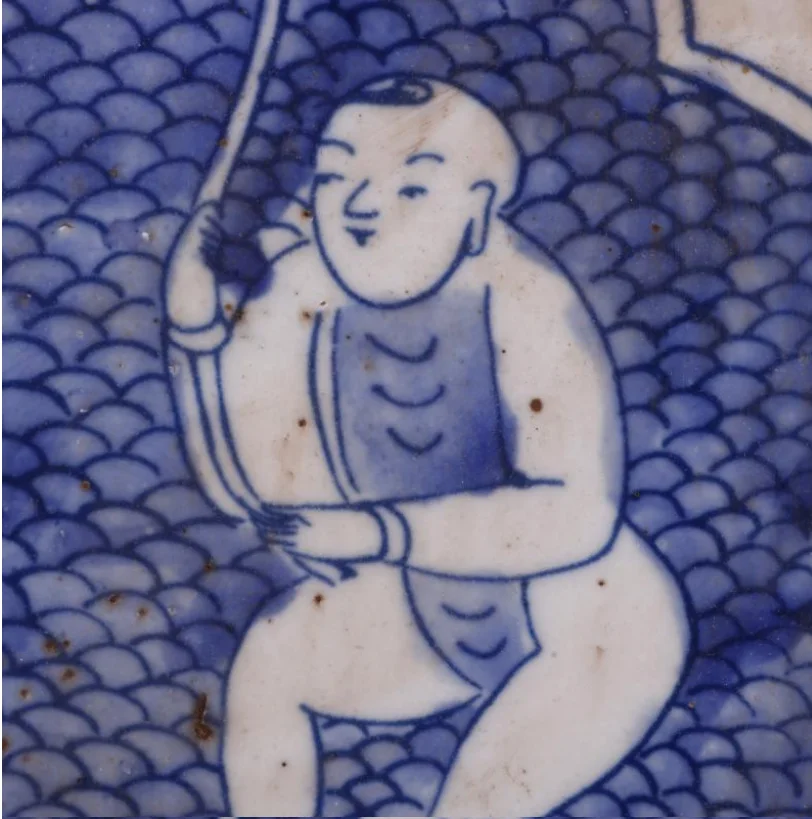 Chinese Old Blue and White Two children play Figure Pattern Porcelain Plate view 4