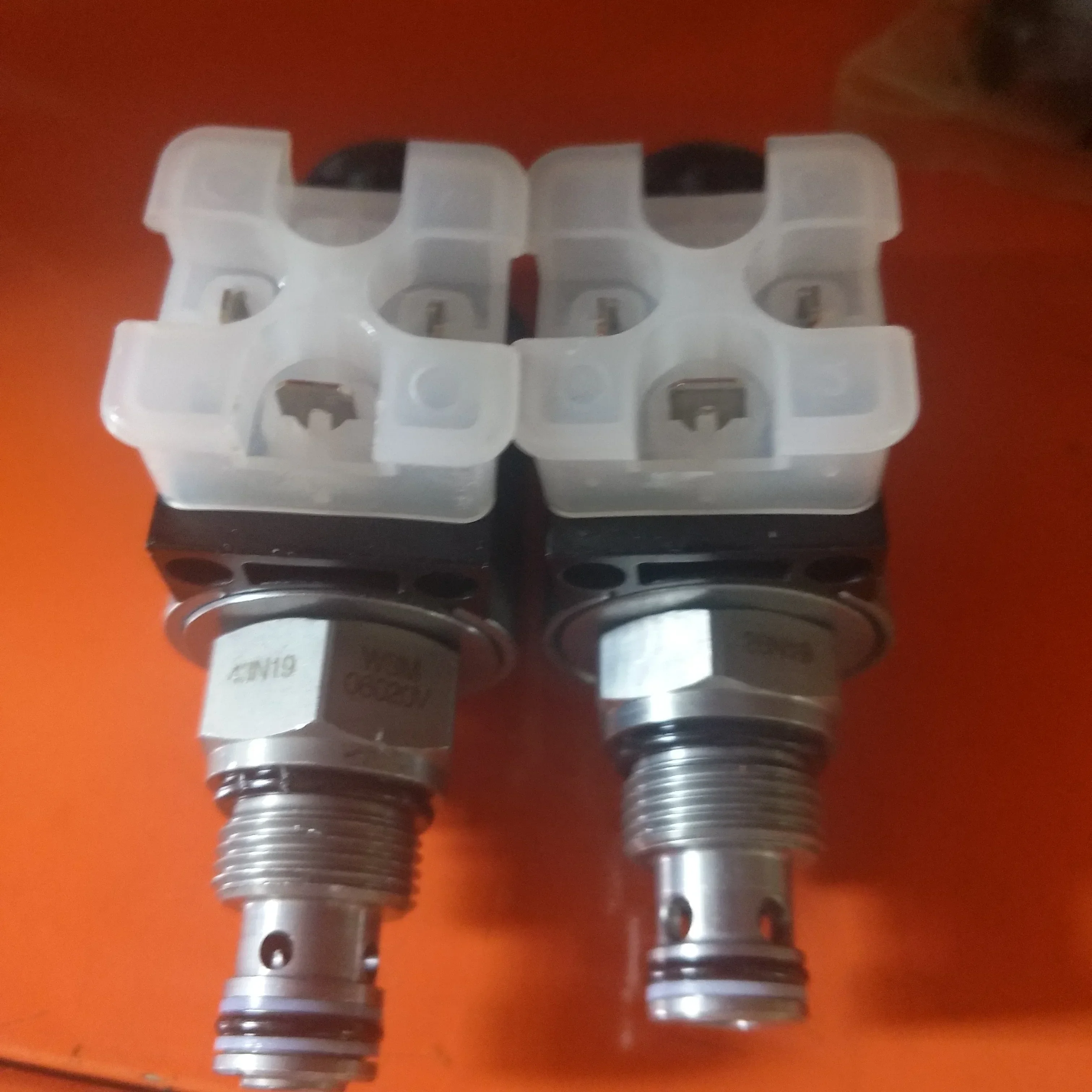 Hydraulic solenoid valves WSM06020W-01M-C-N-24DG