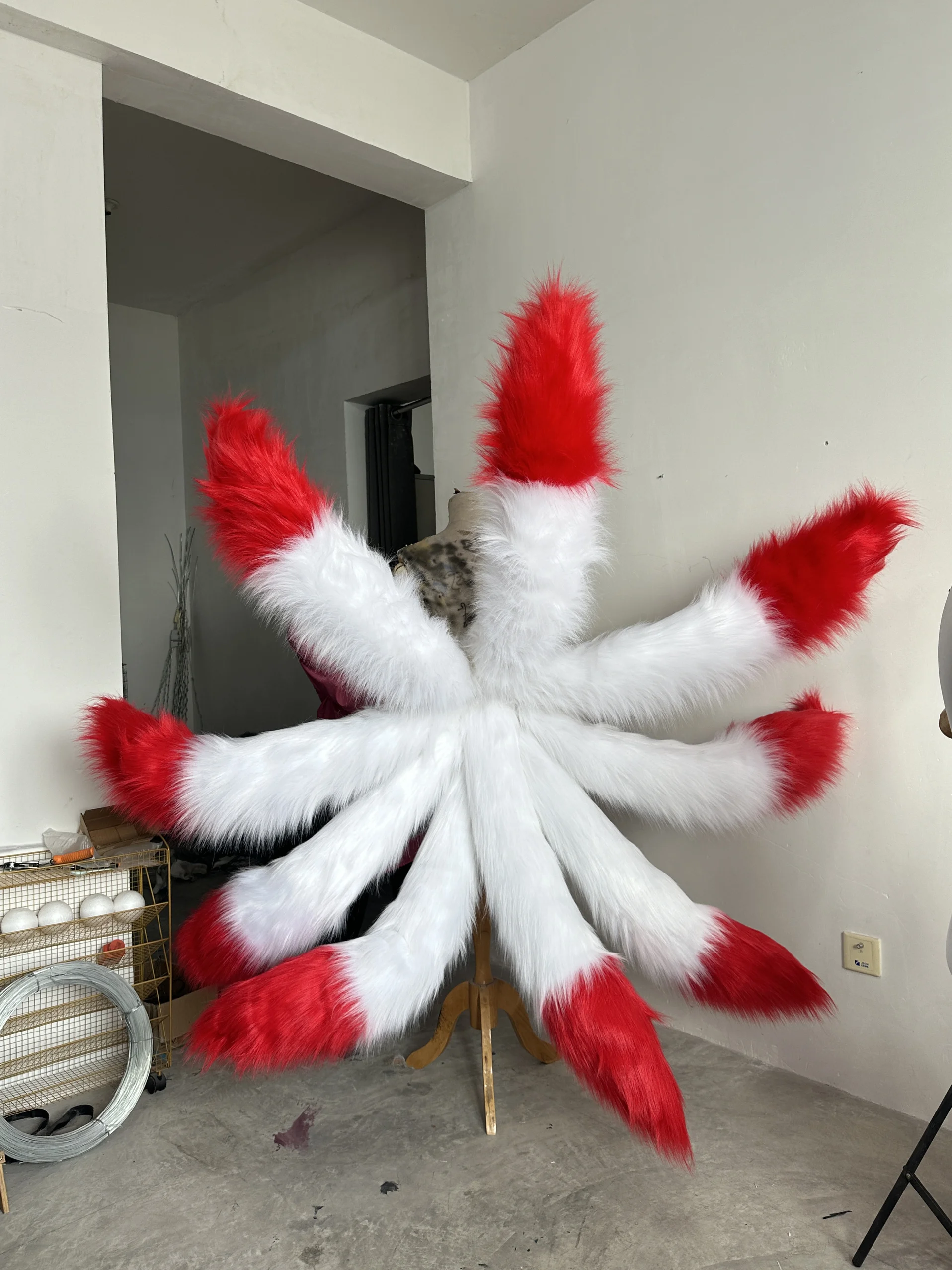 Ahri/the Nine-Tailed Fox Cosplay Tail For Halloween Christmas Festival Party Comic Con Anime Game Wig Tail Red and white color