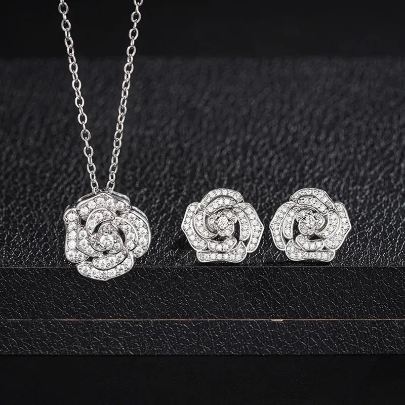 Huitan Elegantes Blumen-CZ-Schmuckset für Damen, 2-teiliges Set mit Rosenanhänger-Halskette und Ohrringen, Cubic Zirconia Braut-Hochzeits-Accessoires – Detail 6