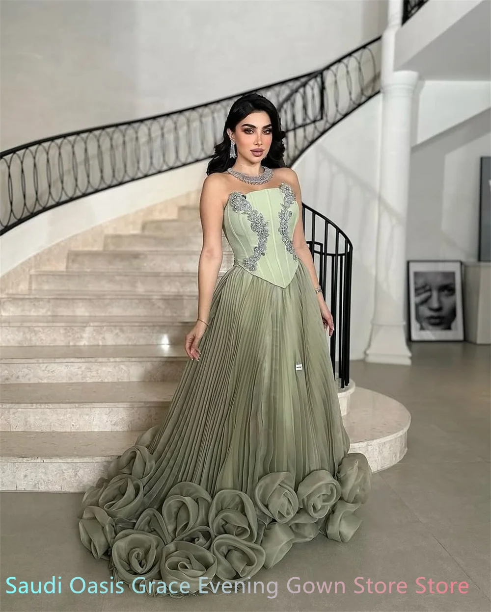 Customized Exquisite Green Organza Vestido De Noche Elegant Strapless Crystal Tiered Crystal Zipper Back Vestido De Festa 5