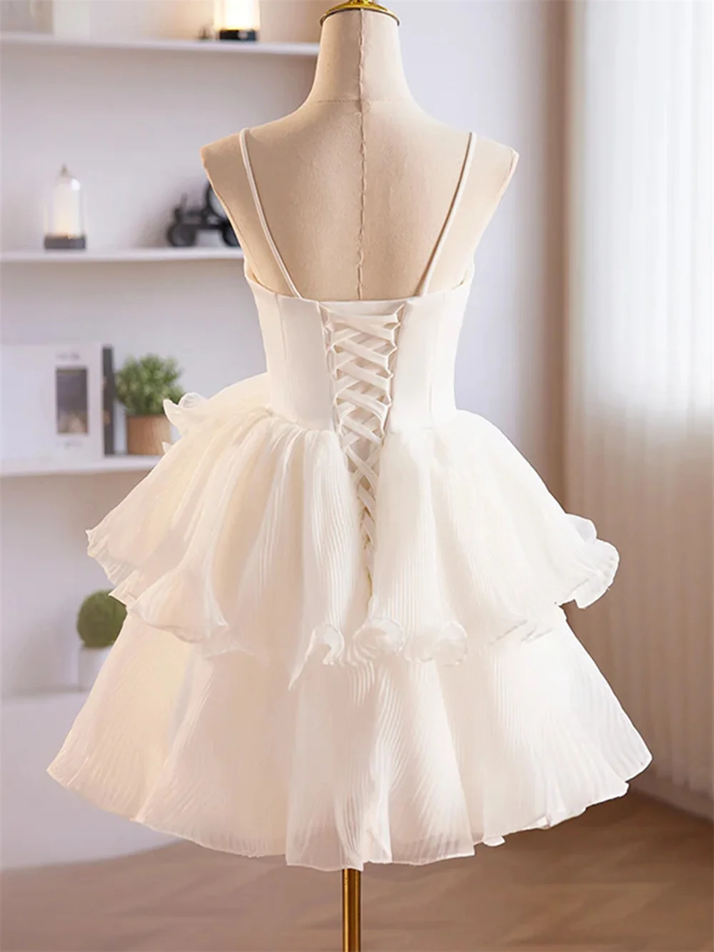 Spaghetti Straps Sweetheart Homecoming Dresses With Tiered Ruffles Sleeveles Formal Cocktail Party A-line Short Graduation Gowns