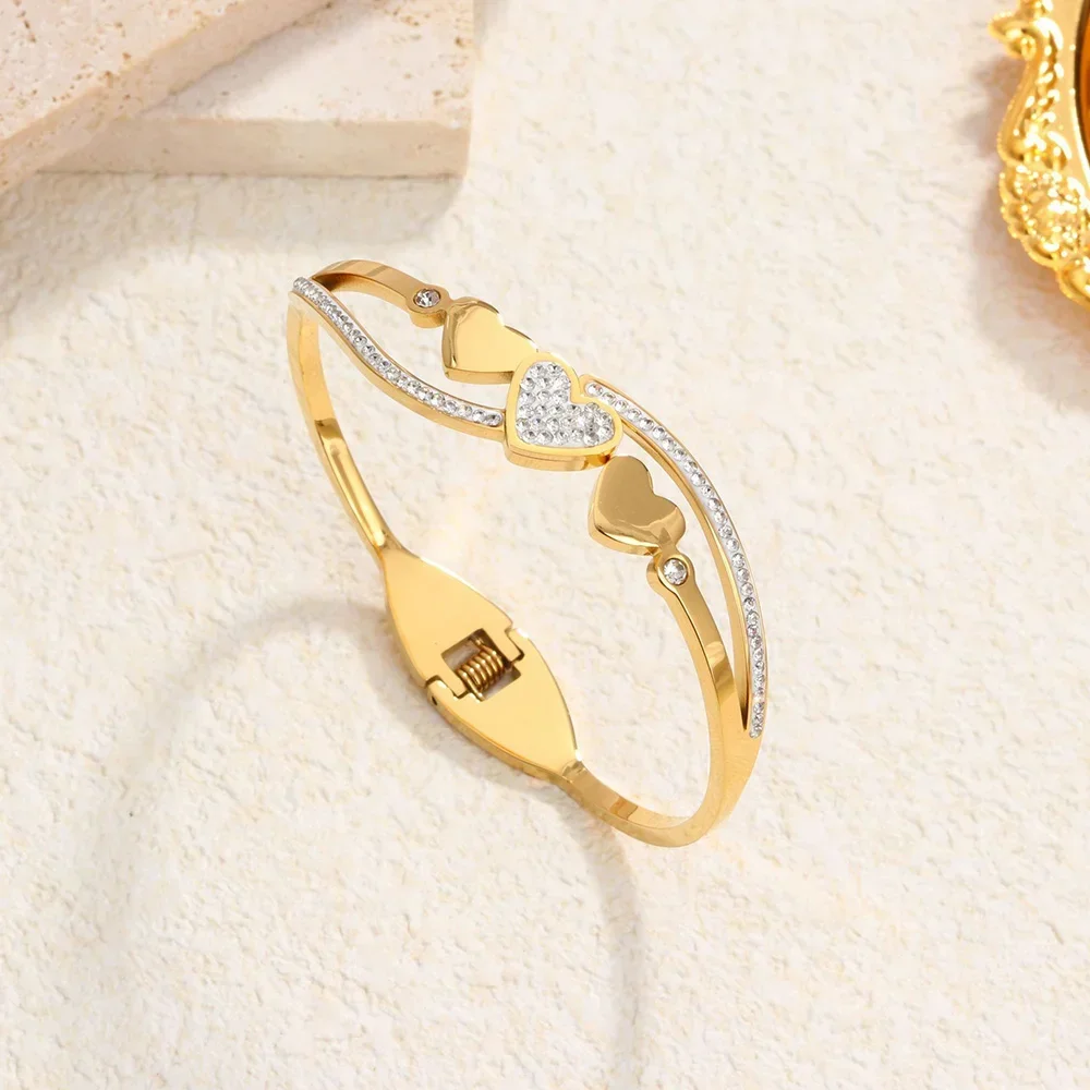 

Romantic Love Heart Bangle For Woman Inlaid Rhinestones Stainless Steel Gold Plated Spring Buckle Bracelet Jewelry Accessories